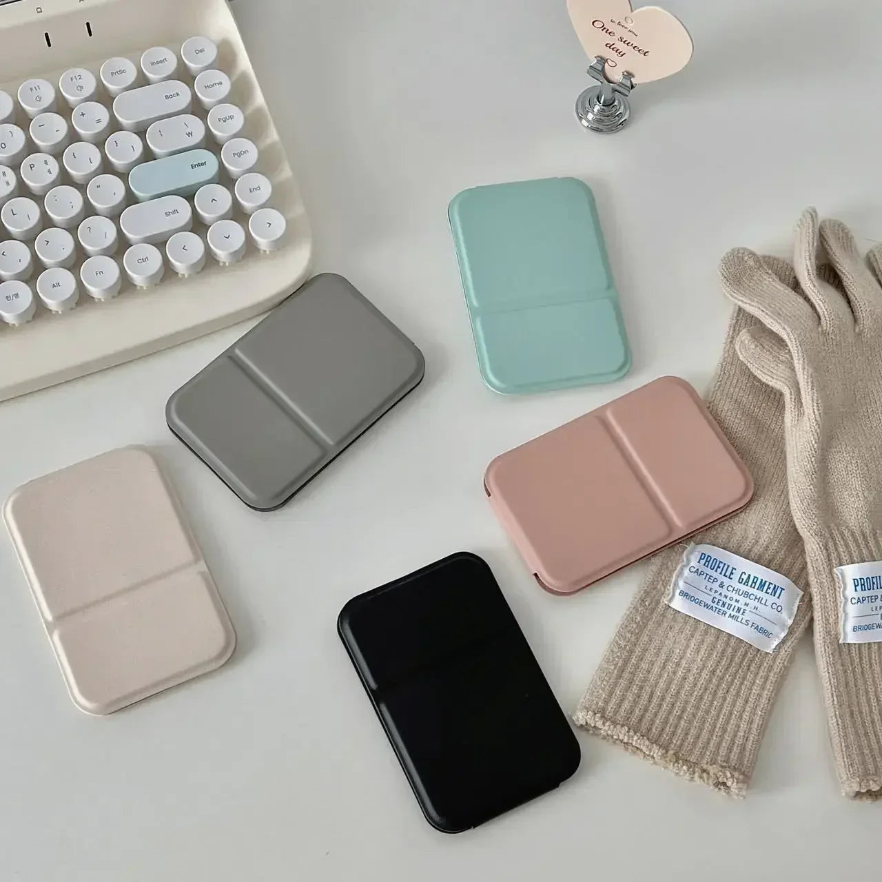 Folding PU læder Makeup Spejl • Elegant kompakt håndholdt spejl til rejser og daglig brug